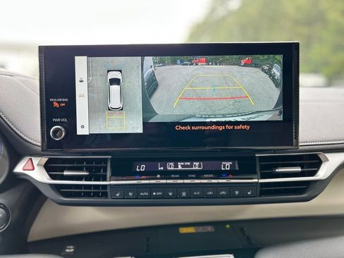 Used 2025 Tesla Model Y Long Range RWD image 14