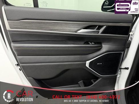 Used 2023 Jeep Wagoneer L Series II image 59