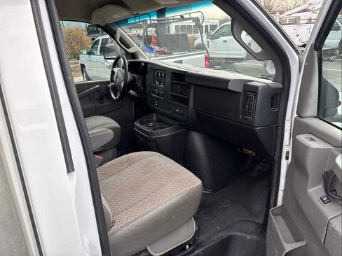 Used 2017 GMC Savana 3500 image 22