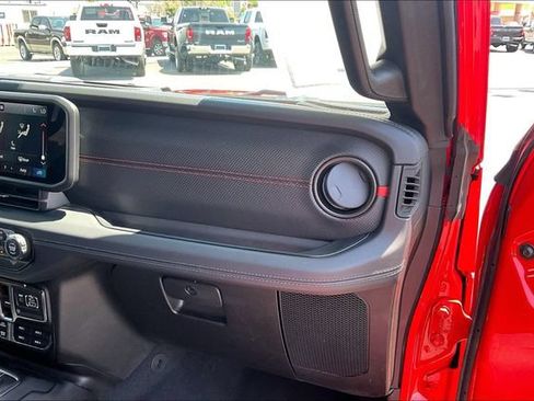 Used 2025 Jeep Wrangler Unlimited Rubicon w/ Convenience Group AWD/4WD image 16