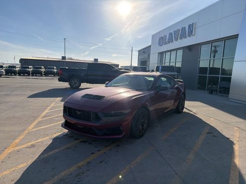 Used 2025 Ford Mustang Dark Horse image 3