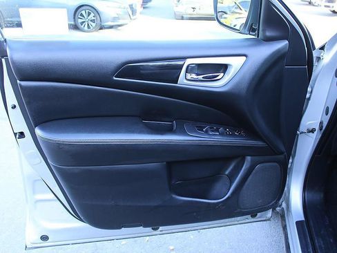 Used 2020 Nissan Pathfinder S FWD image 8