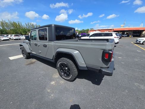 Used 2022 Jeep Gladiator Overland AWD/4WD image 4