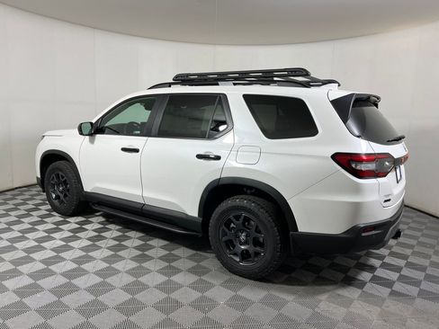 New 2026 Honda Pilot TrailSport image 2