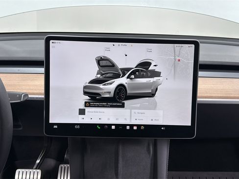 Used 2025 Tesla Model Y Performance image 10