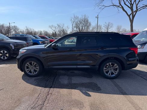 Used 2022 Ford Explorer XLT w/ Equipment Group 202A image 2