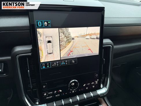 Used 2025 GMC Yukon Denali w/ Sun & Power Step Package image 30