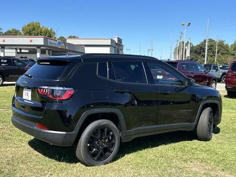 New 2026 Jeep Compass Latitude AWD/4WD image 7