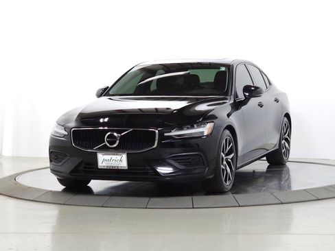 Used 2019 Volvo S60 T6 Momentum w/ Premium Package AWD/4WD image 3