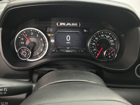 Used 2025 RAM 1500 Laramie AWD/4WD image 2