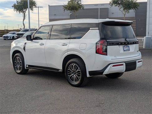 Used 2025 Nissan Armada SL image 4