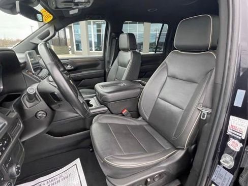 Used 2023 Chevrolet Suburban Premier image 11