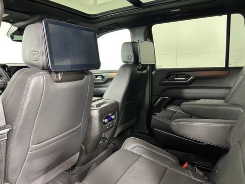 Used 2025 GMC Yukon XL Denali w/ Denali Reserve Package image 17