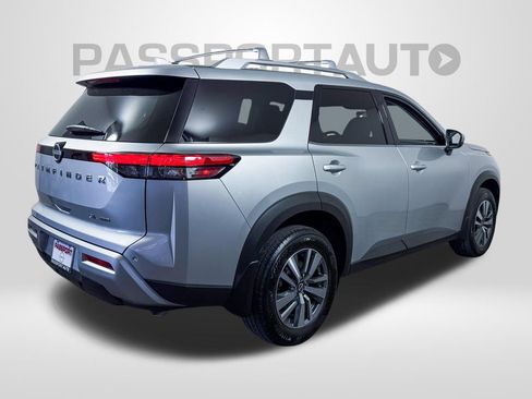 Certified 2025 Nissan Pathfinder SL AWD/4WD image 9
