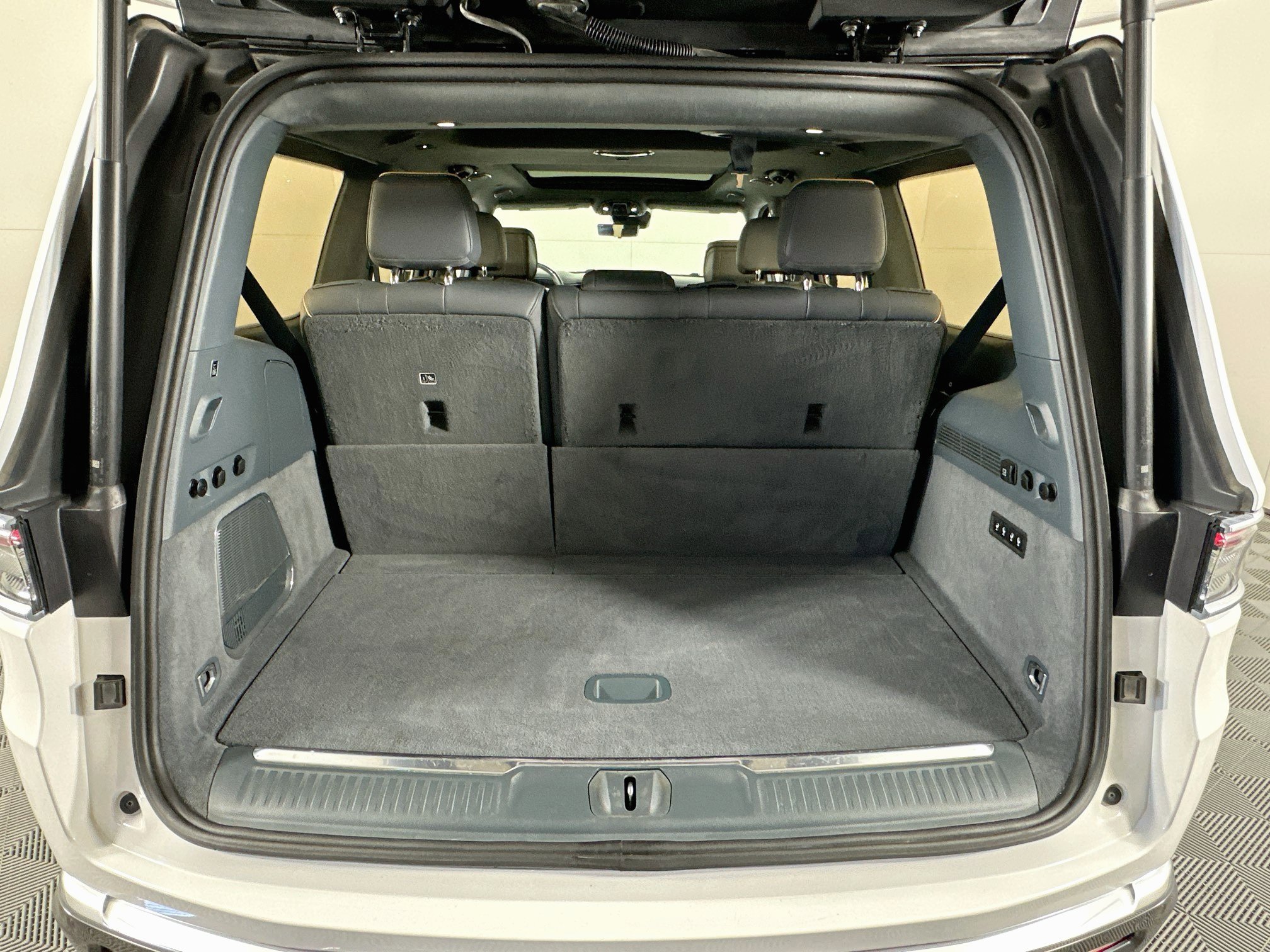 Used 2022 Jeep Grand Wagoneer Series III AWD/4WD image 32