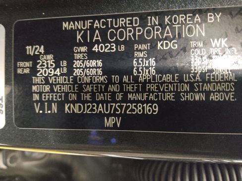 Used 2025 Kia Soul LX w/ LX Technology Package FWD image 33