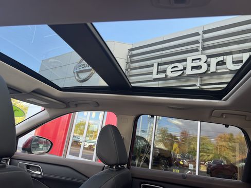 Used 2021 Nissan Rogue SL image 6