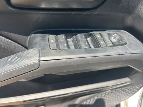 Used 2025 Toyota Tacoma SR5 AWD/4WD image 19