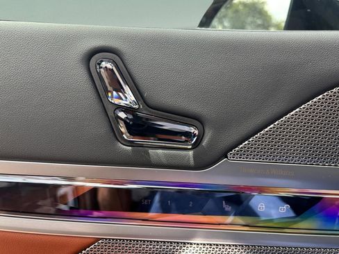 Used 2025 BMW 740i w/ Premium Package image 22