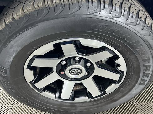 Used 2022 Toyota 4Runner TRD Off-Road Premium image 33