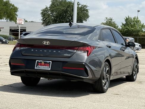 Used 2024 Hyundai Elantra Limited FWD image 4