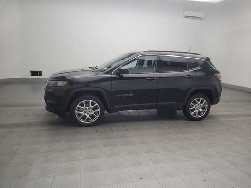 Used 2022 Jeep Compass Latitude AWD/4WD image 2