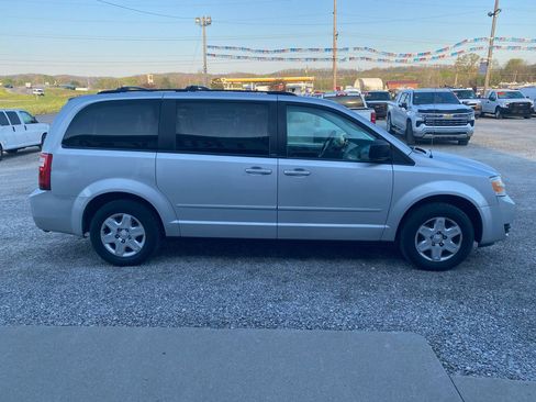 Used 2010 Dodge Grand Caravan SE image 2