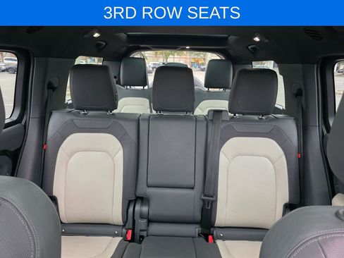 Used 2023 Land Rover Defender 130 X-Dynamic SE image 27