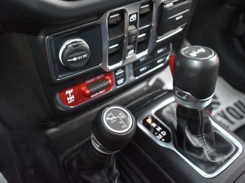 Used 2025 Jeep Wrangler Unlimited Rubicon AWD/4WD image 23