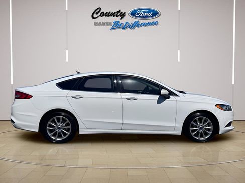 Used 2017 Ford Fusion SE w/ Fusion SE Technology Package FWD image 14