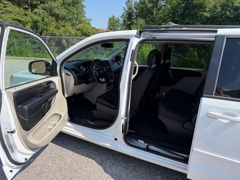 Used 2017 Dodge Grand Caravan SE w/ Power Window Group FWD image 31