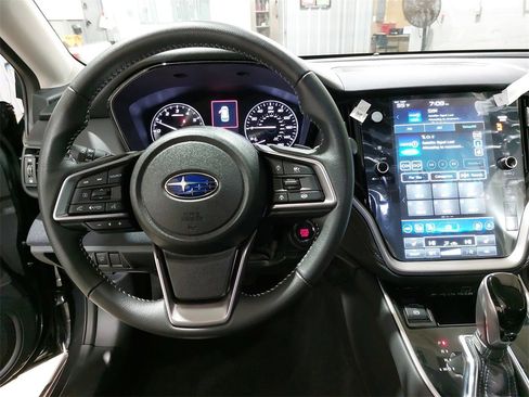 Used 2025 Subaru Outback Premium w/ Popular Package #1A image 17