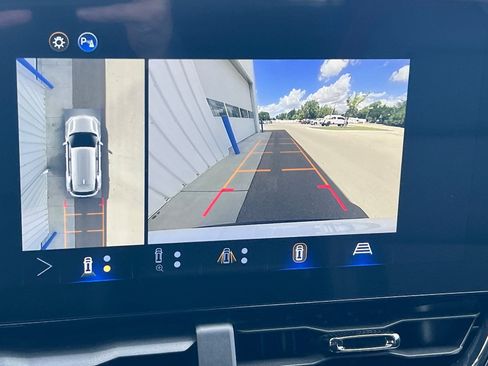 New 2026 Chevrolet Equinox RS w/ Safety and Technology Package AWD/4WD image 17