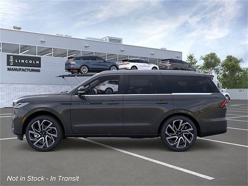 New 2026 Lincoln Navigator Black Label AWD/4WD image 3