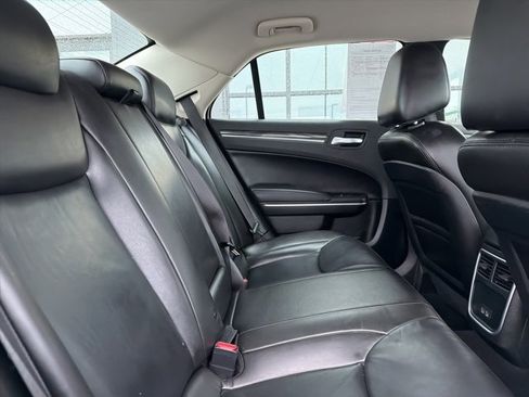 Used 2022 Chrysler 300 Touring L image 13