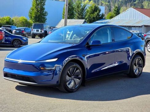 Used 2026 Tesla Model Y AWD image 4