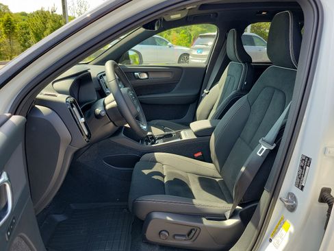 Used 2024 Volvo XC40 Recharge Plus w/ Protection Package Premier image 9