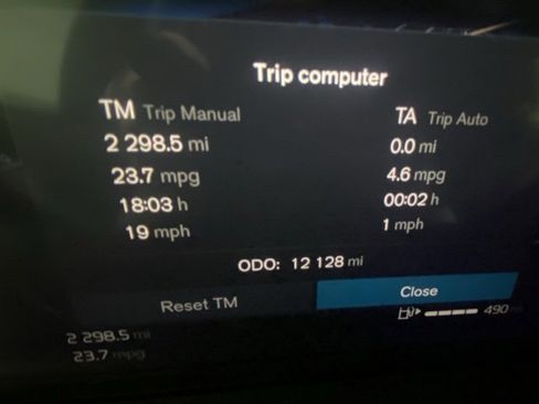 Used 2025 Volvo XC40 B5 Core image 17