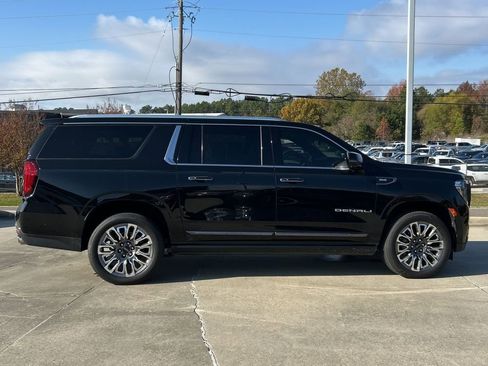 Used 2023 GMC Yukon XL Denali Ultimate image 7