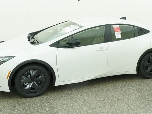 New 2026 Toyota Prius Plug-In Hybrid FWD image 2