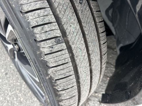 Used 2025 Toyota Prius XLE image 32