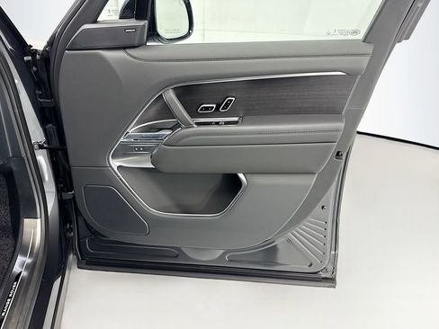 New 2026 Land Rover Range Rover Long Wheelbase SE AWD/4WD image 24