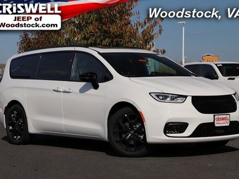 New 2026 Chrysler Pacifica Limited w/ S Appearance Package image 1