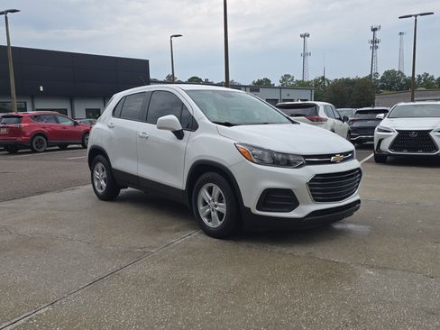 Used 2021 Chevrolet Trax LS FWD image 2