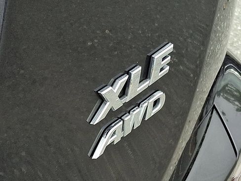 Used 2018 Toyota RAV4 XLE w/ Plus Extra Value Package AWD/4WD image 31