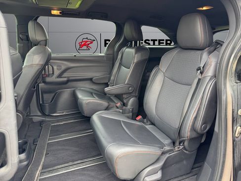 Certified 2022 Toyota Sienna XSE w/ XSE Plus Package AWD/4WD image 18