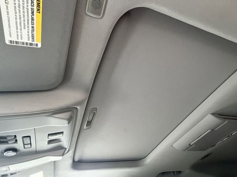 Used 2019 Cadillac Escalade ESV Premium Luxury image 11