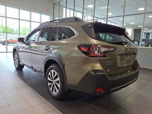 Certified 2025 Subaru Outback Premium AWD/4WD image 4