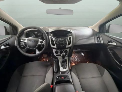 Used 2014 Ford Focus SE w/ SE Winter Package FWD image 9