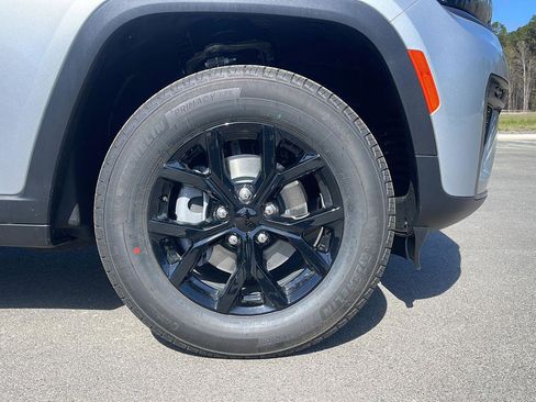 New 2026 Jeep Grand Cherokee Altitude AWD/4WD image 9
